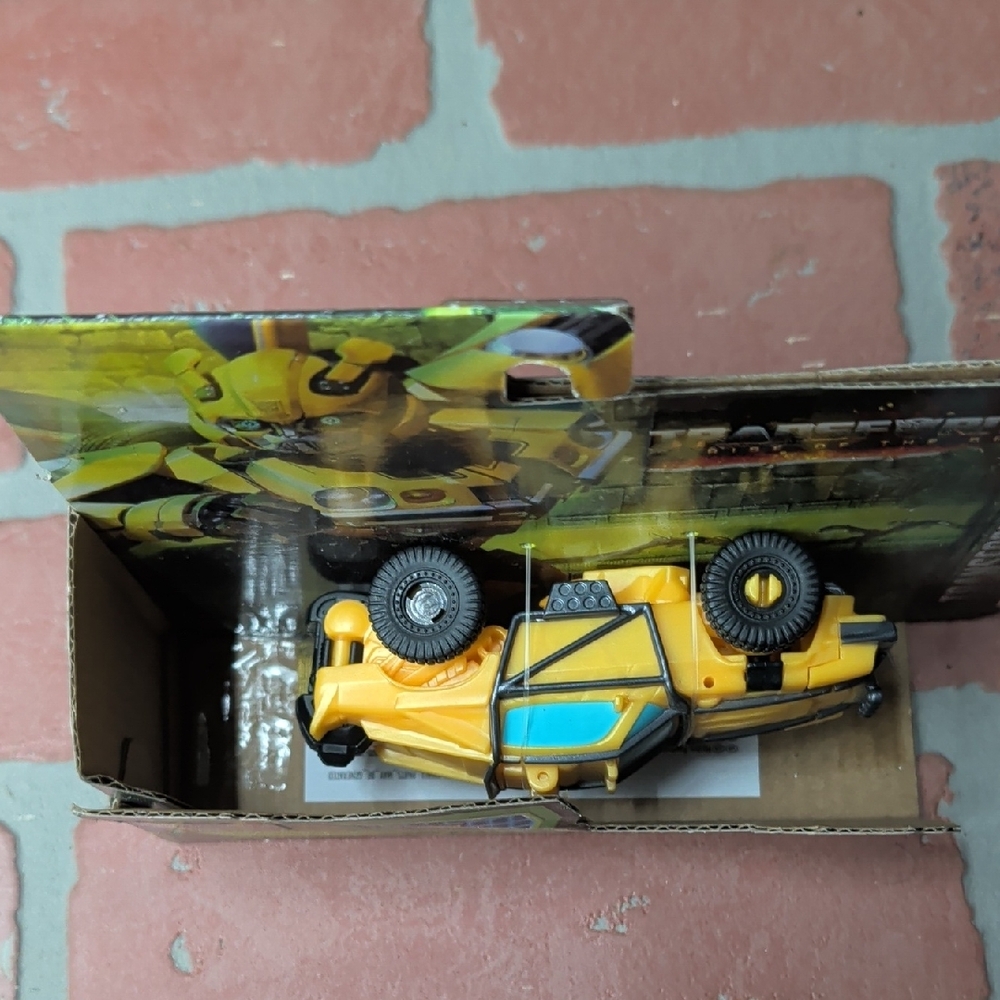 Hasbro Bumblebee Kids Toy - Yellow Transformers Action Figure - Picture 3 of 4